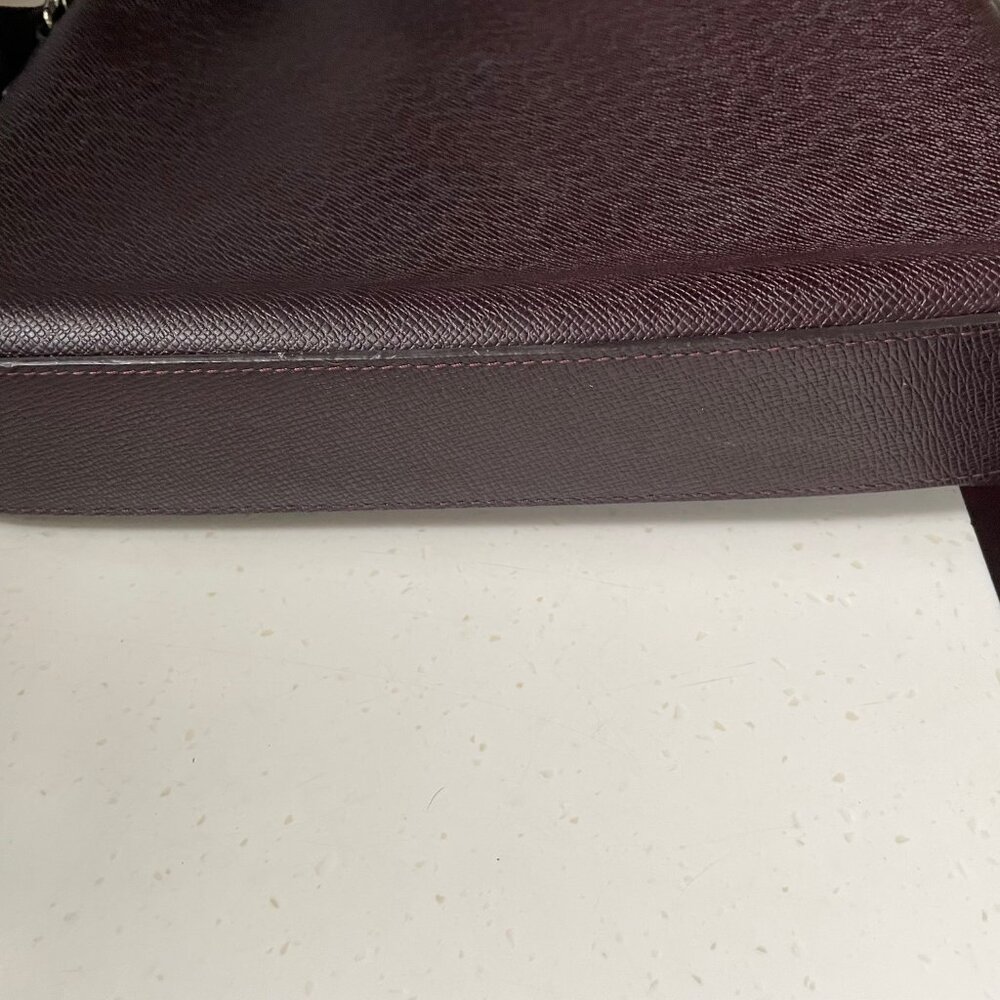 Louis Vuitton Brown Taiga Messenger / Tote Bag - Picture 5 of 8